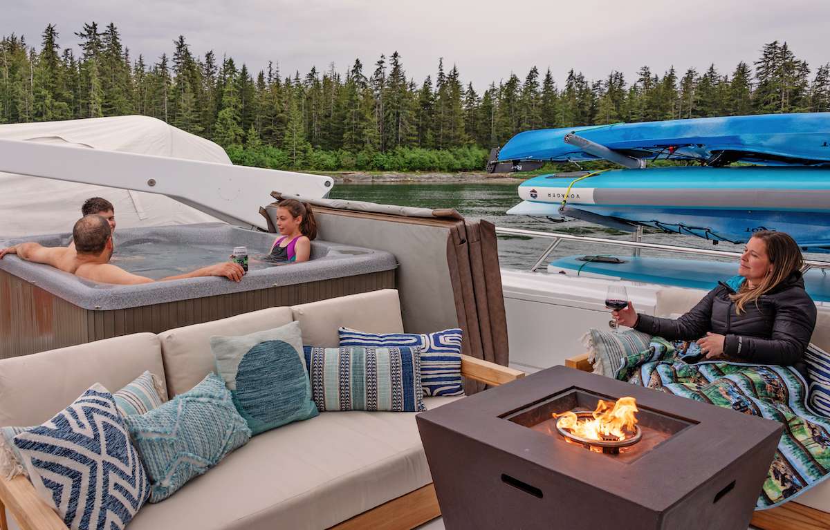 Hot tub and firepit going on the aft deck as the anchorage quiets.