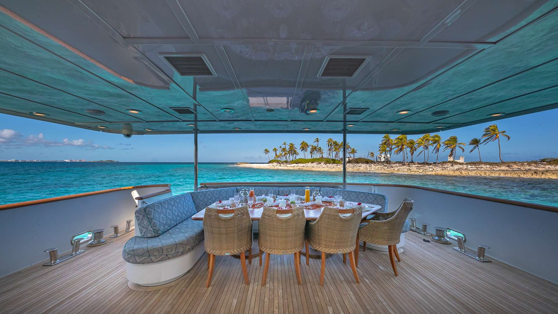 A final breakfast on the aft deck before the run back to Nassau.