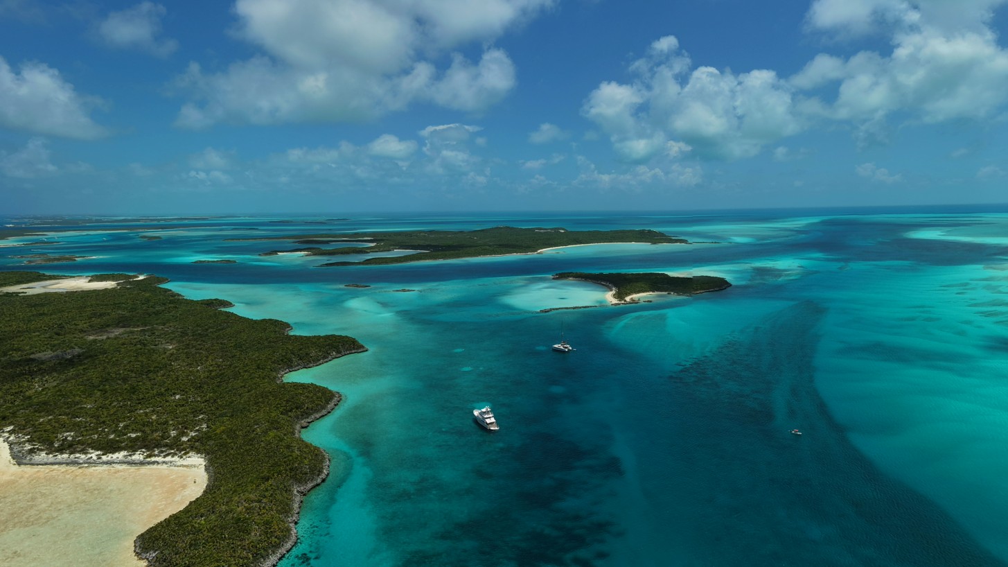 The anchorage at Cambridge Cay — the southern gateway to the no-take park.
