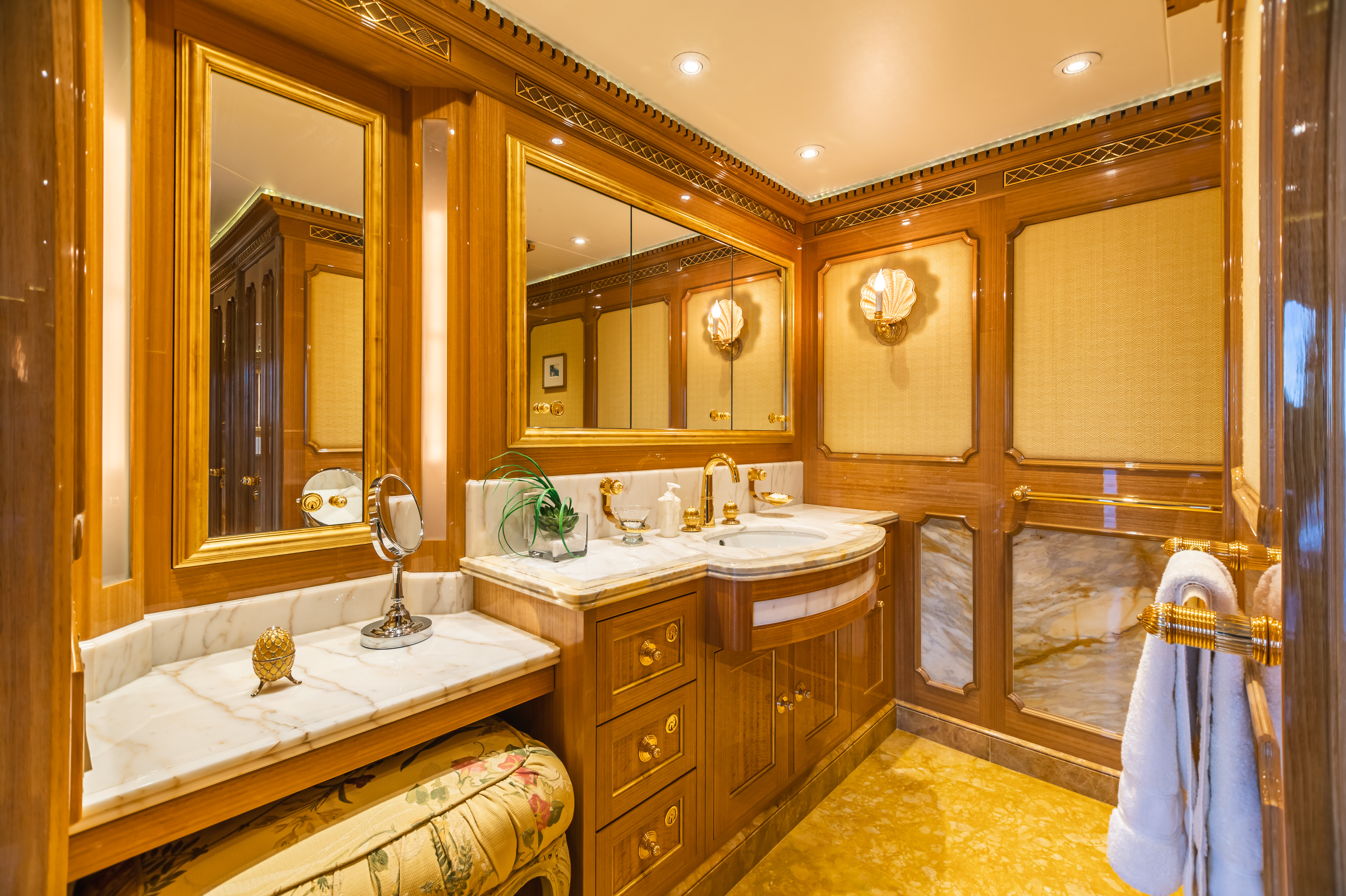 Acta photo 16